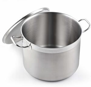 9. Cooks Standard NC-00330 Classic stockpot