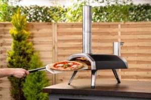 #1. Ooni Fyra Pizza Oven