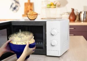 #6. KORCCI Original Microwavable Silicone Popcorn Popper