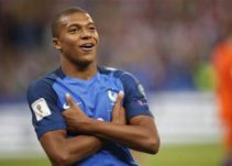 Top 12 Most Popular French People of All Time